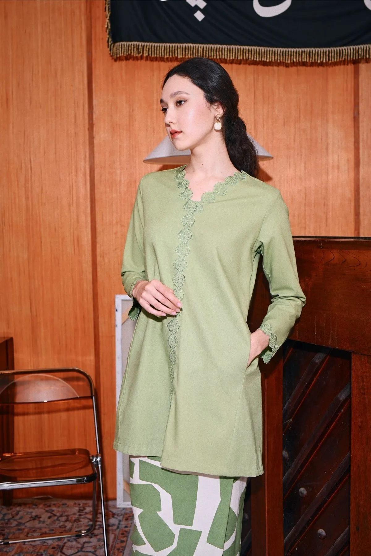 The Congkak Women Scallop Kurung Top - Lawn Green